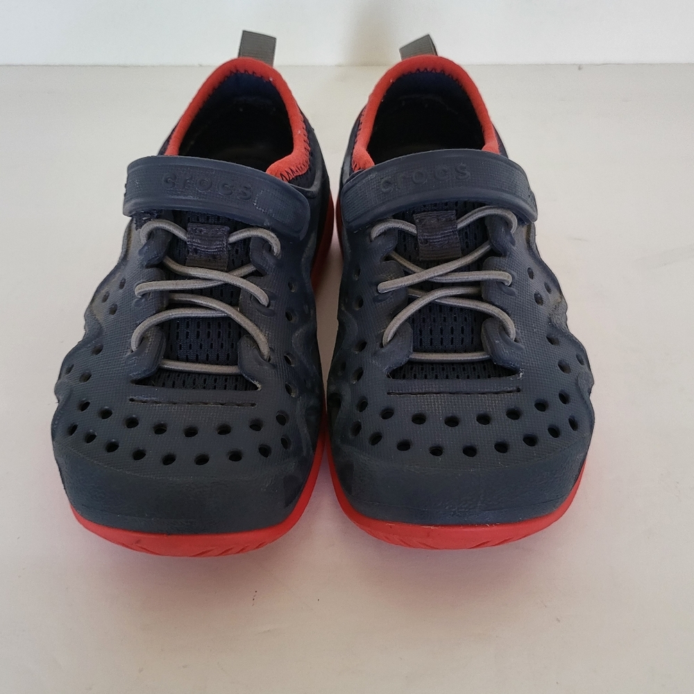 Crocs Iconic Comfort water shoes hook and loop Boys 10